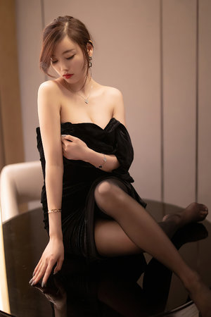 欧洲美女人禽狂配